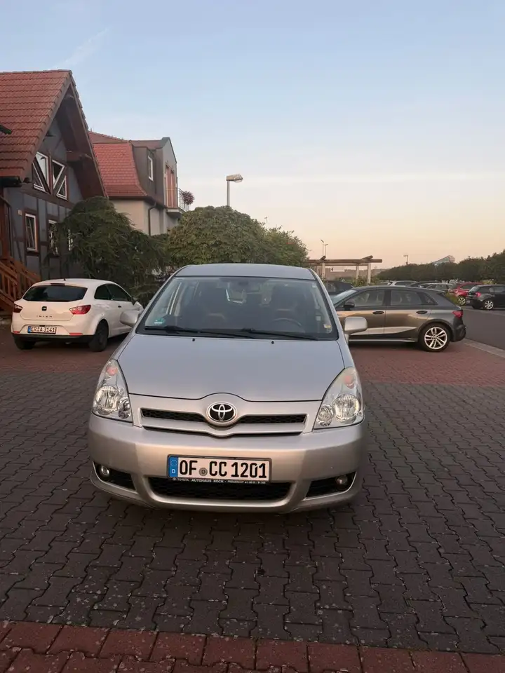 Toyota Corolla Verso 1.8 Edition — photo 1 of 7