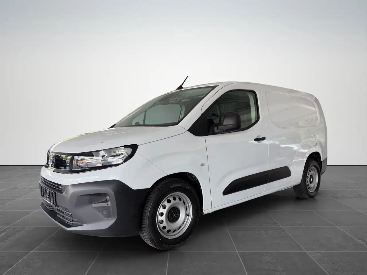 Opel Combo Opel Combo XL L2 Edition 1.5/10"BS/HOLZBODEN — photo 1 of 14