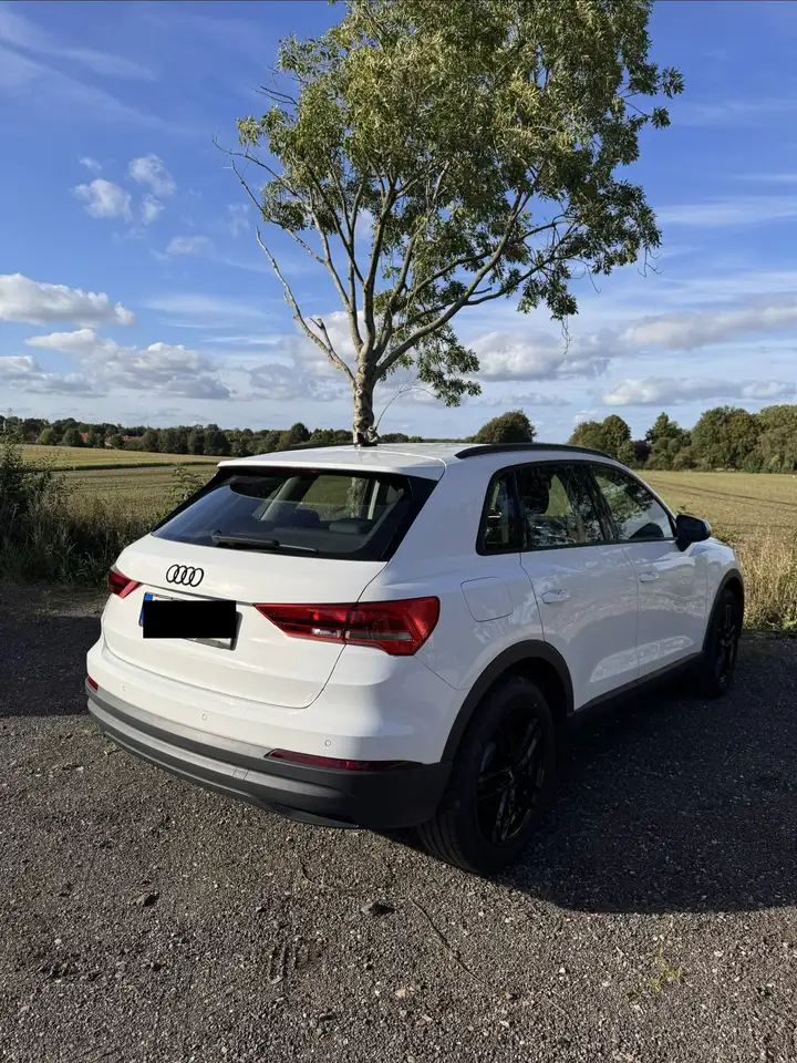 Audi Q3 35 TFSI basis — photo 1 of 10