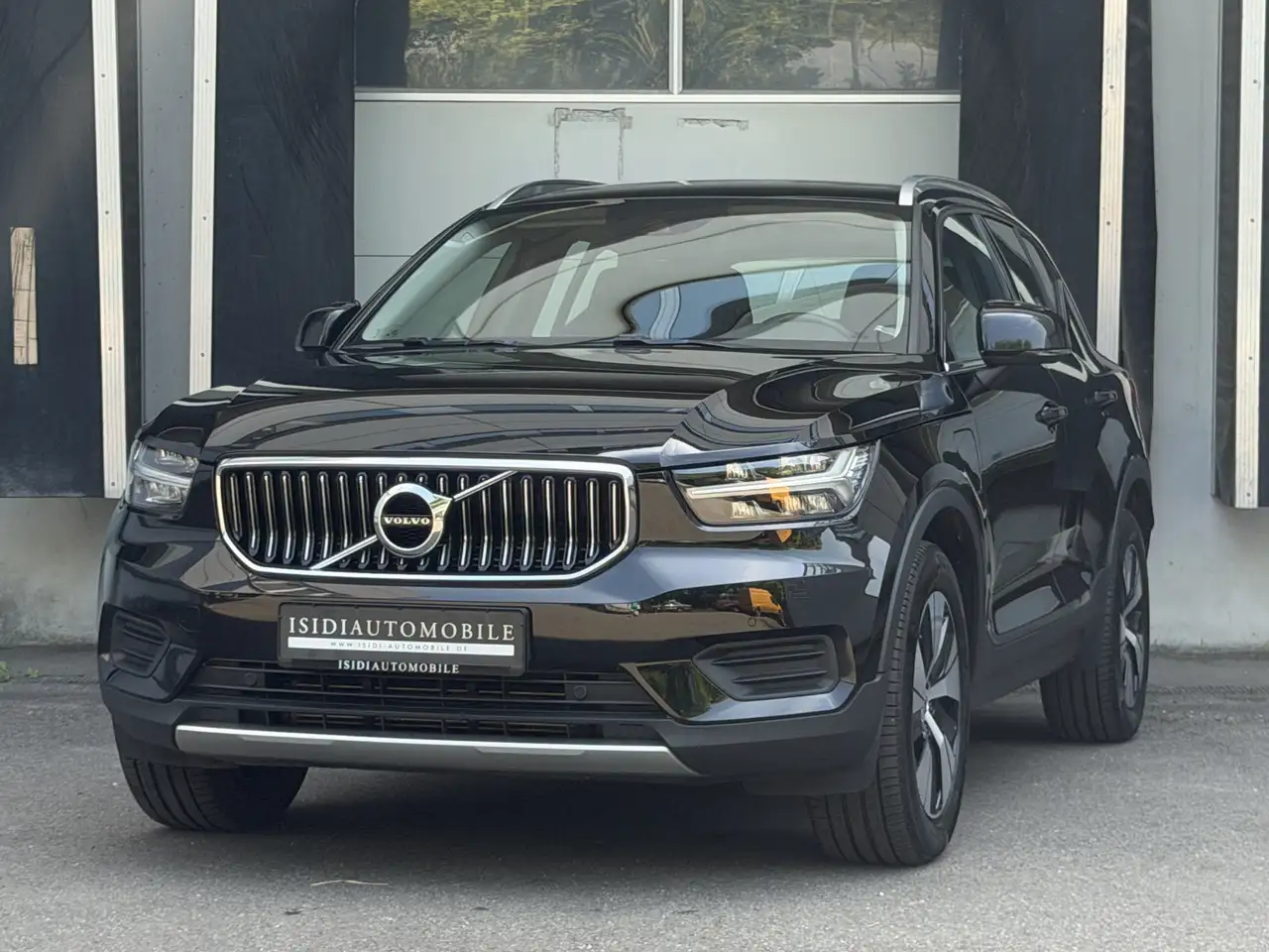 Volvo XC40 Inscription Expression Recharge Hybrid LED — photo 1 of 39