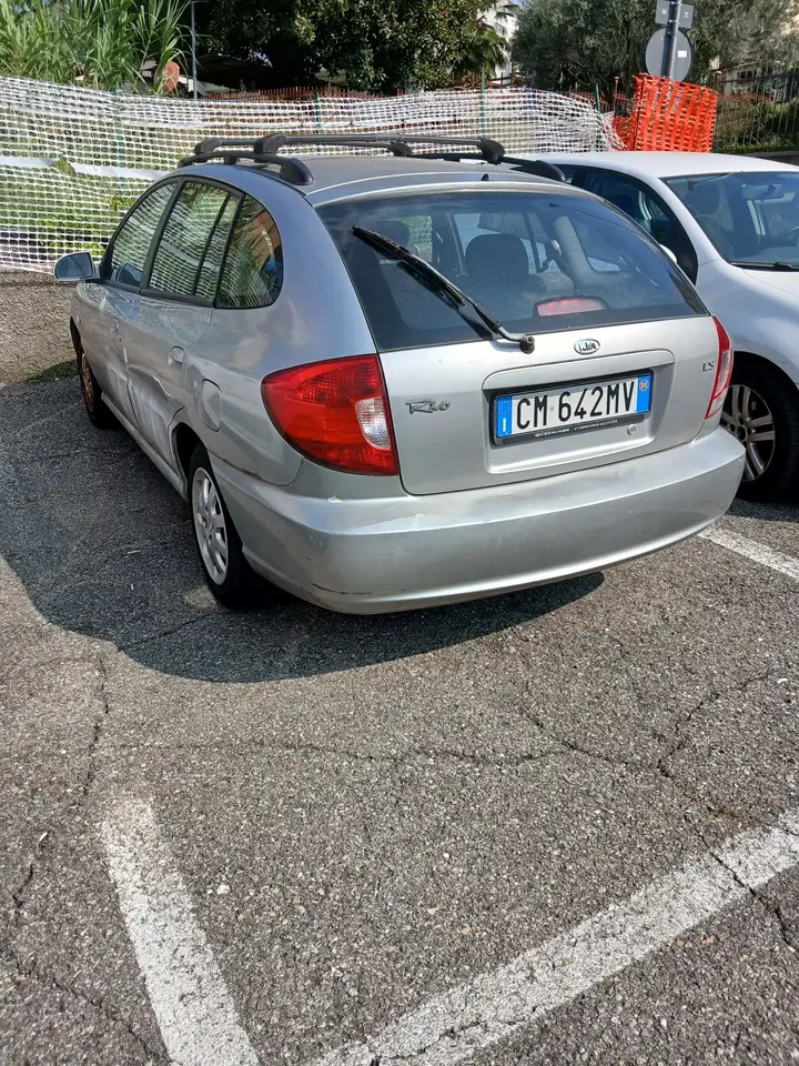 Kia Rio 5p 1.3 LS Comfort — photo 1 of 9