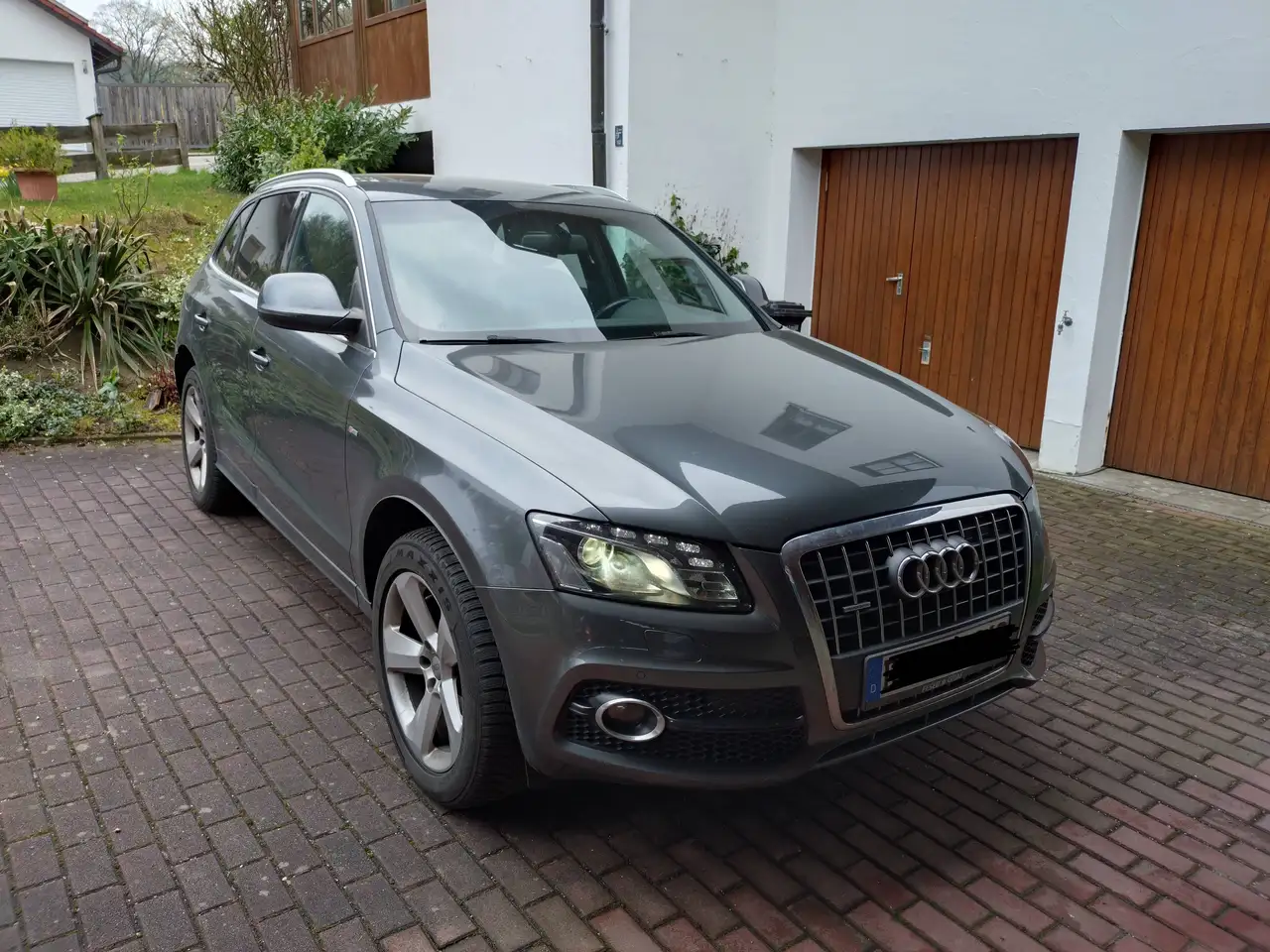 Audi Q5 Q5 Diesel 2.0 TDI quattro — photo 1 of 1