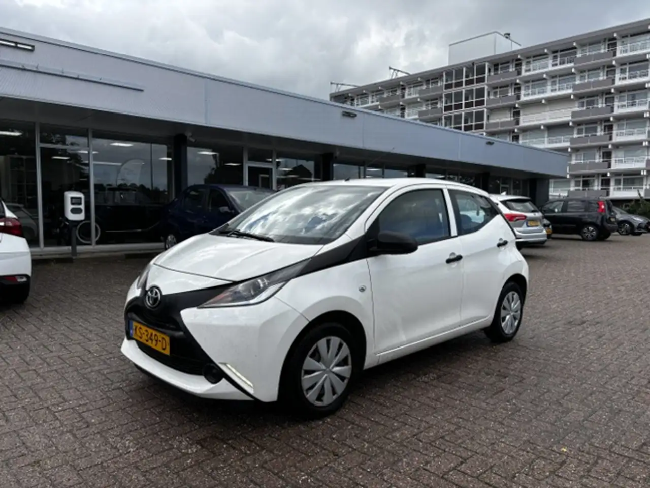 Toyota Aygo 1.0 VVT-i x-now — photo 1 of 19