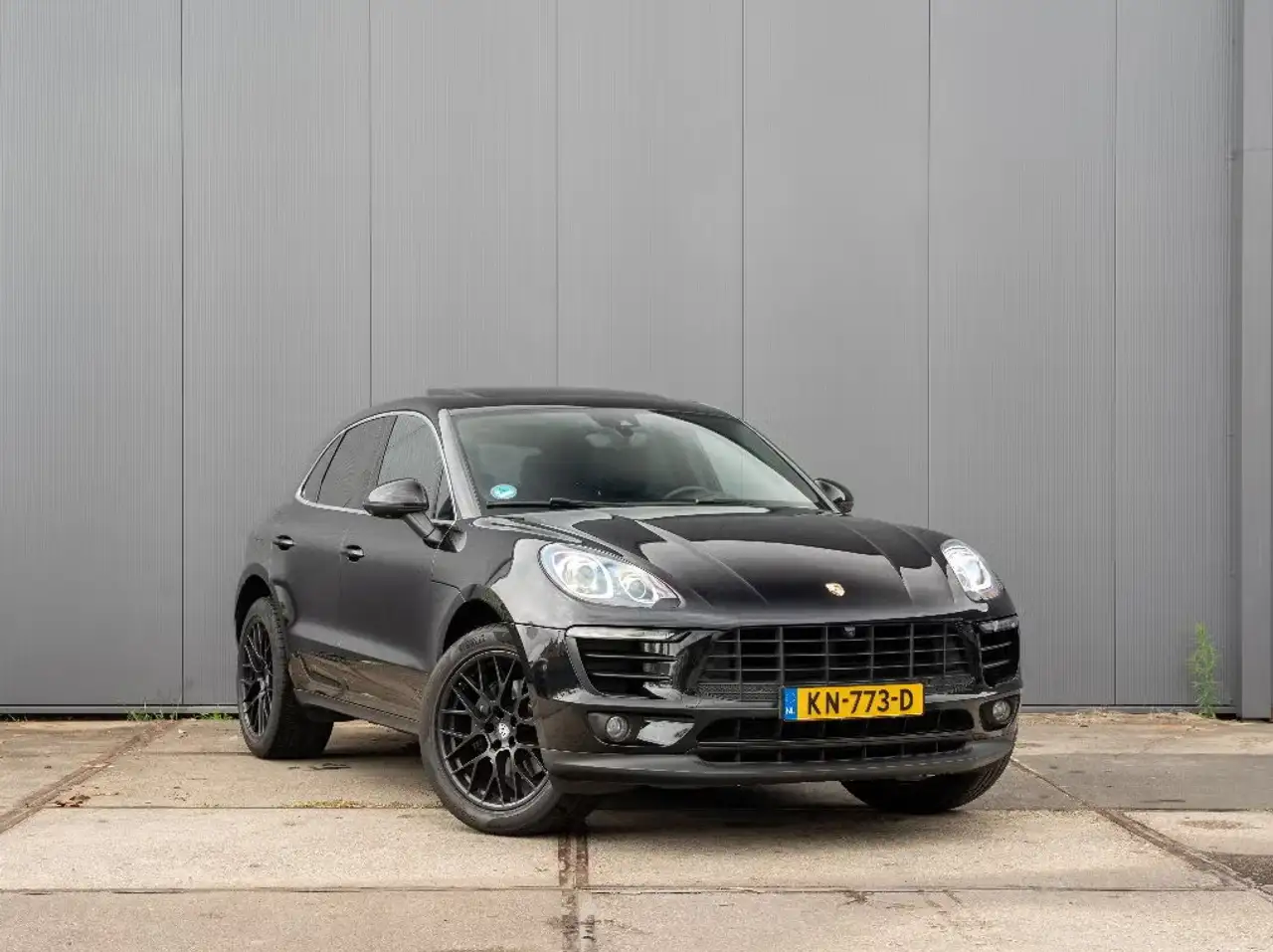 Porsche Macan 2.0 — photo 1 of 20
