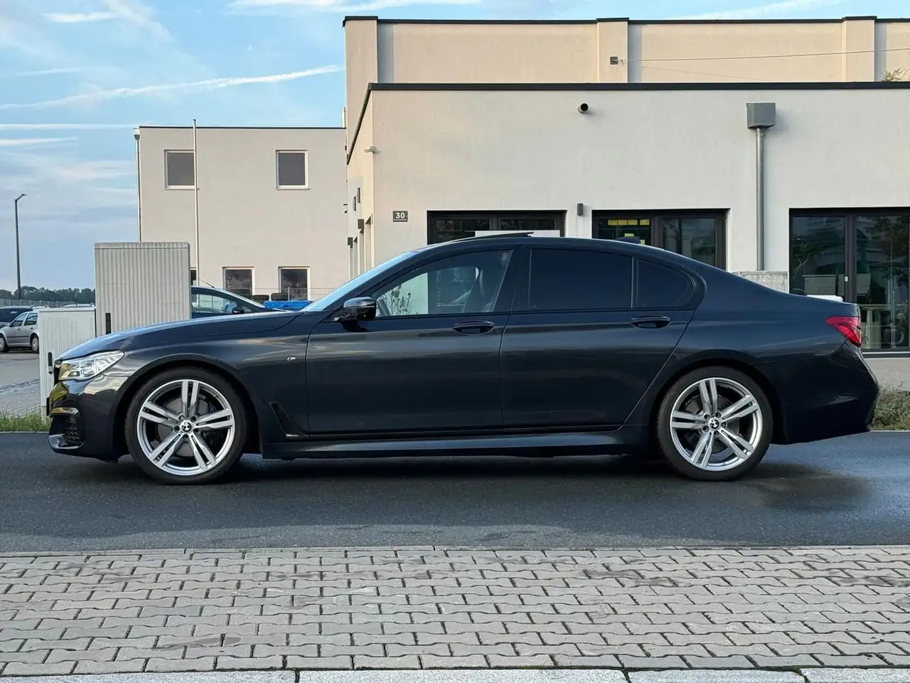 2015 BMW 730 730 d *Laser*Head-UP*Carbon*AHK*Voll*, photograph 4