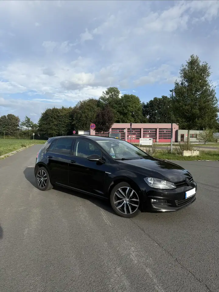 Volkswagen Golf 1.6 BlueTDI Cup — photo 1 of 9
