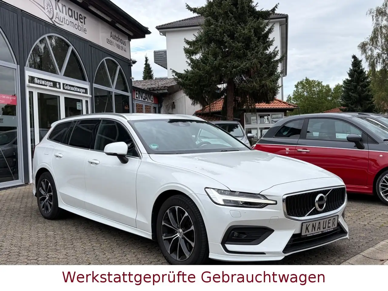 Volvo V60 Kombi Core*LED*NAVI*Kamera*AHK*1.HAND* — photo 1 of 17