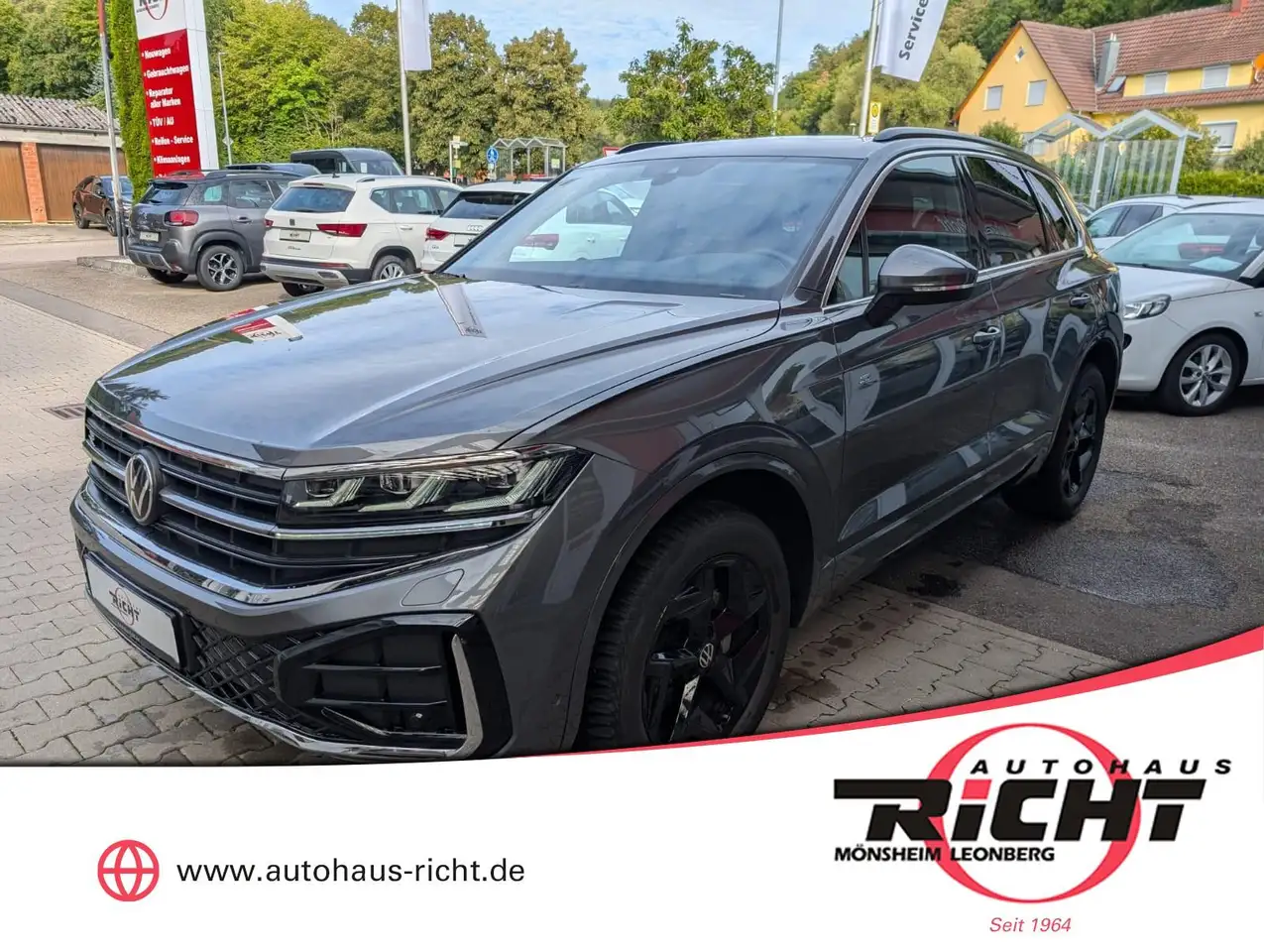 Volkswagen Touareg 3.0TDI R-Line Pano IQ Drive Kessy Matrix — photo 1 of 21
