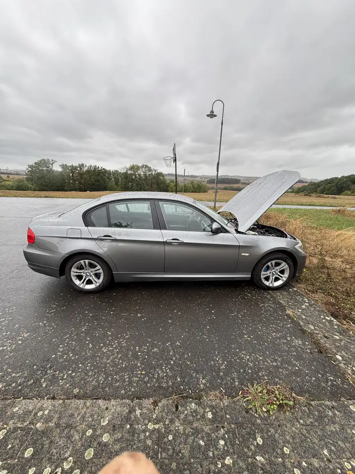BMW 318 318i — photo 1 of 9