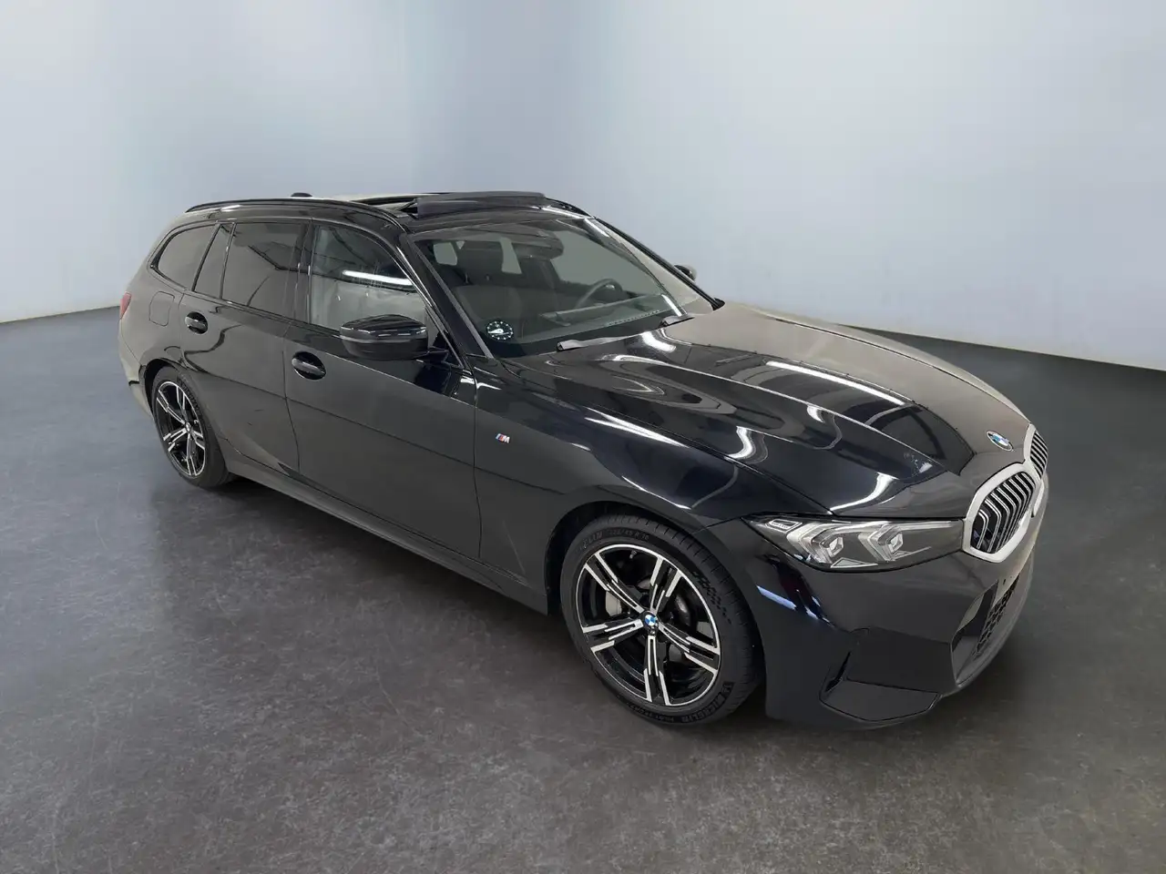 BMW 330 Touring 330i xDrive M Sport 245PS/180kW Steptro... — photo 1 of 20