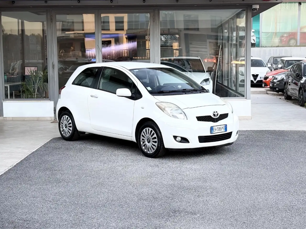 Toyota Yaris 1.0 Benzina 69CV E5 Neo - 2011 — photo 1 of 11