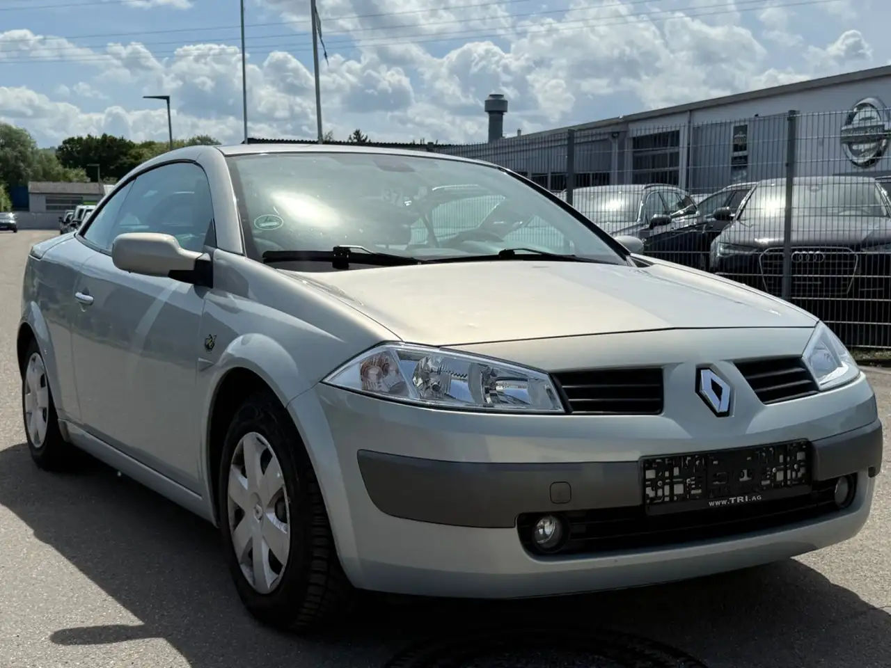 Renault Megane Coupé-Cabriolet Confort Privilege 1.6 — photo 1 of 20