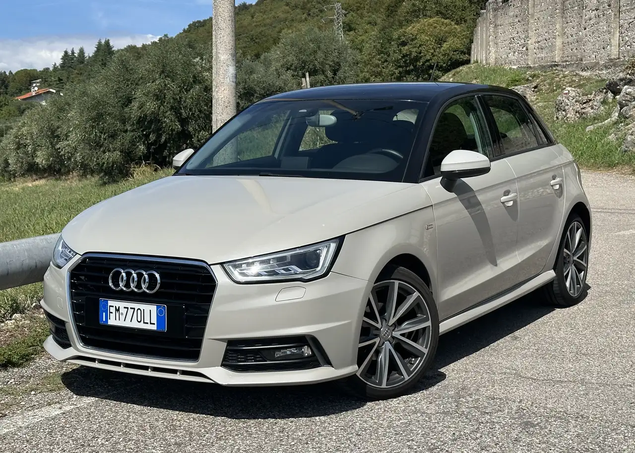 Audi A1 Sportback 1.4 tdi S-line s-tronic — photo 1 of 12