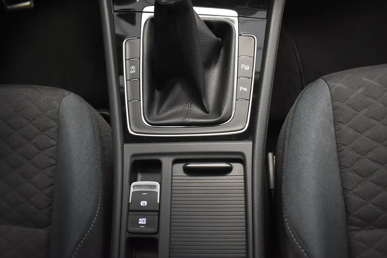 2019 Volkswagen Golf IQ.DRIVE Start-Stop Klimaaut Navi Kamer AHK, photograph 9