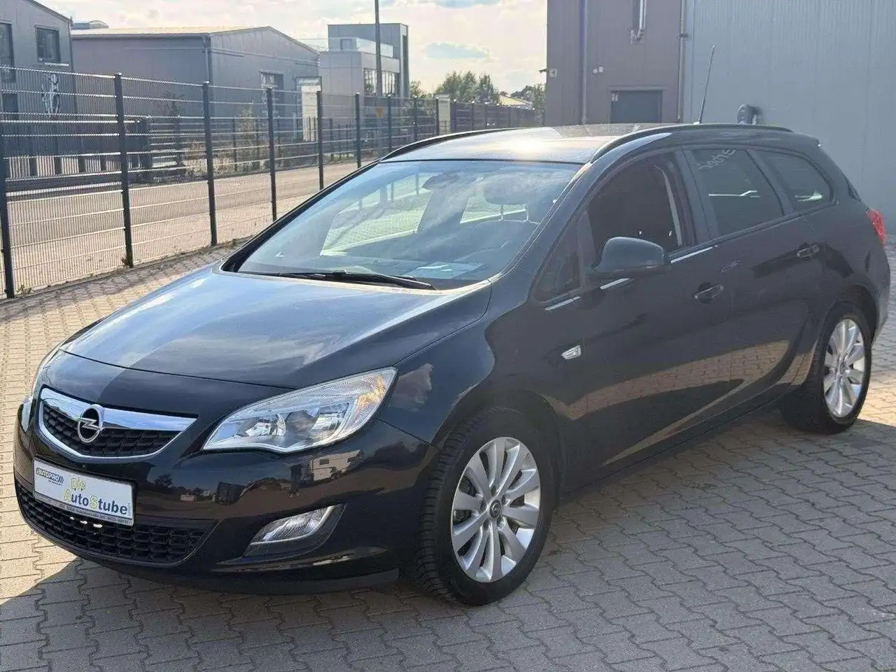 Opel Astra -J Edition Sports Tourer Sitzheizung-Klim — photo 1 of 16