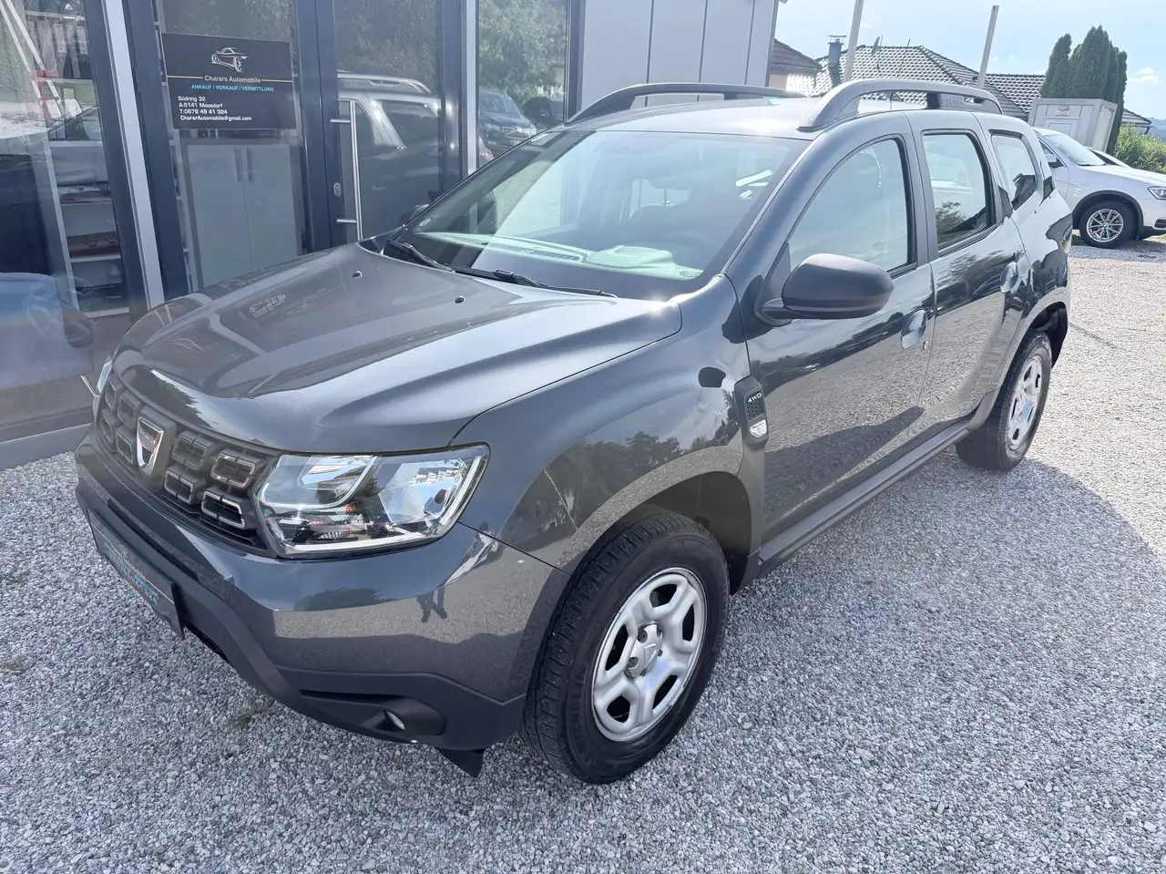 Dacia Duster Comfort 4WD — photo 1 of 18