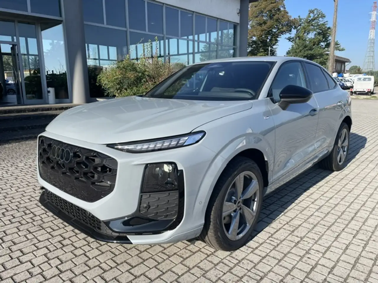 Audi Q3 SPB Sportback S Line Edition TFSI quattro S Tronic PREZZO REALE/VISIBILE IN SEDE/LOOK NERO/PACCHETTO LUCI PLUS — photo 1 of 15