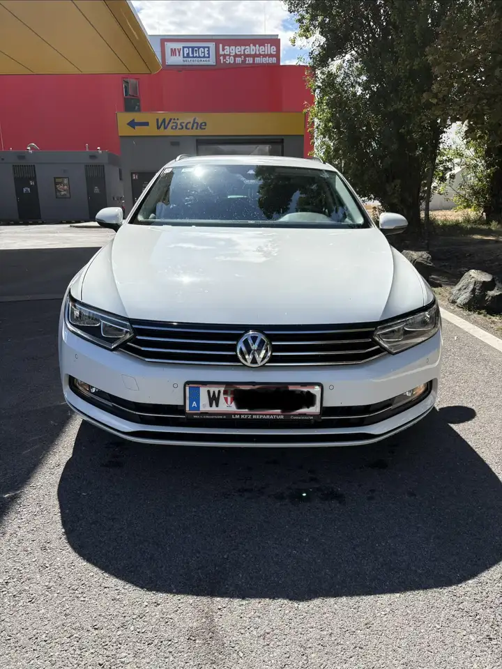 Volkswagen Passat Business Edition — photo 1 of 11