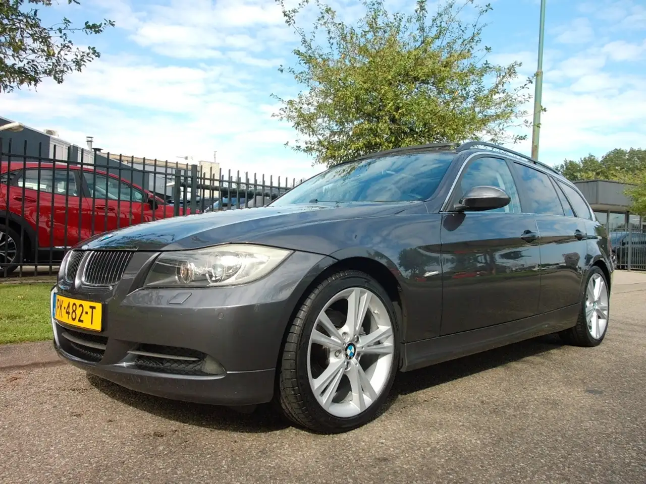 BMW 325 3-Serie (E90) 325i TOURING 160KW AUT High Exe Lede — photo 1 of 40