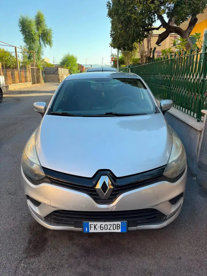 Renault Clio Clio IV 2017 1.2 16v Life 75cv — photo 1 of 4
