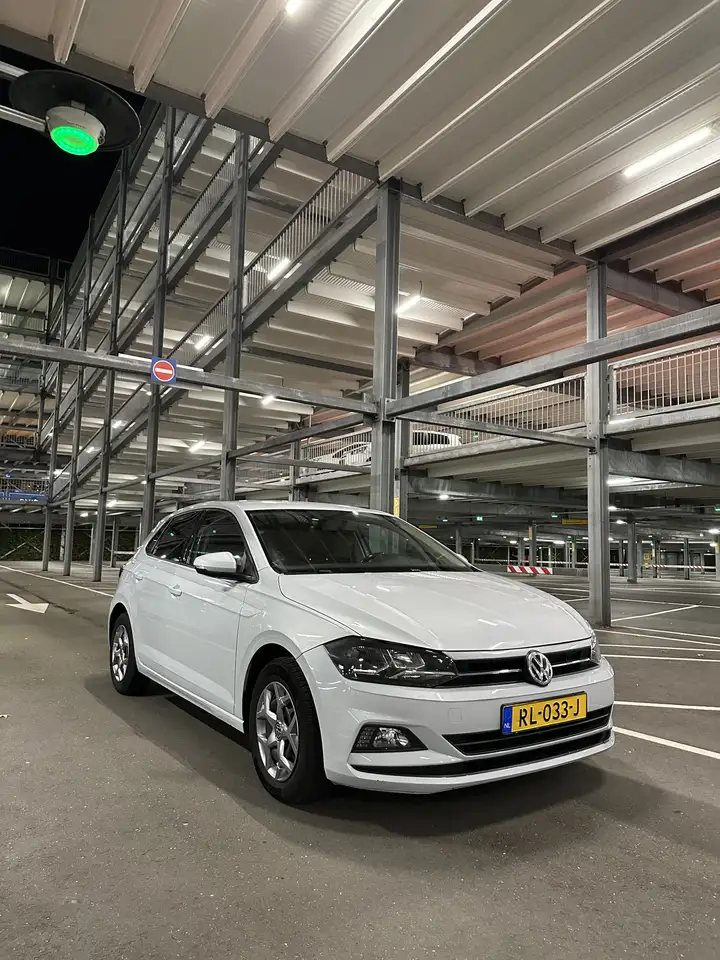 Volkswagen Polo 1.6 TDI Comfortline — photo 1 of 15