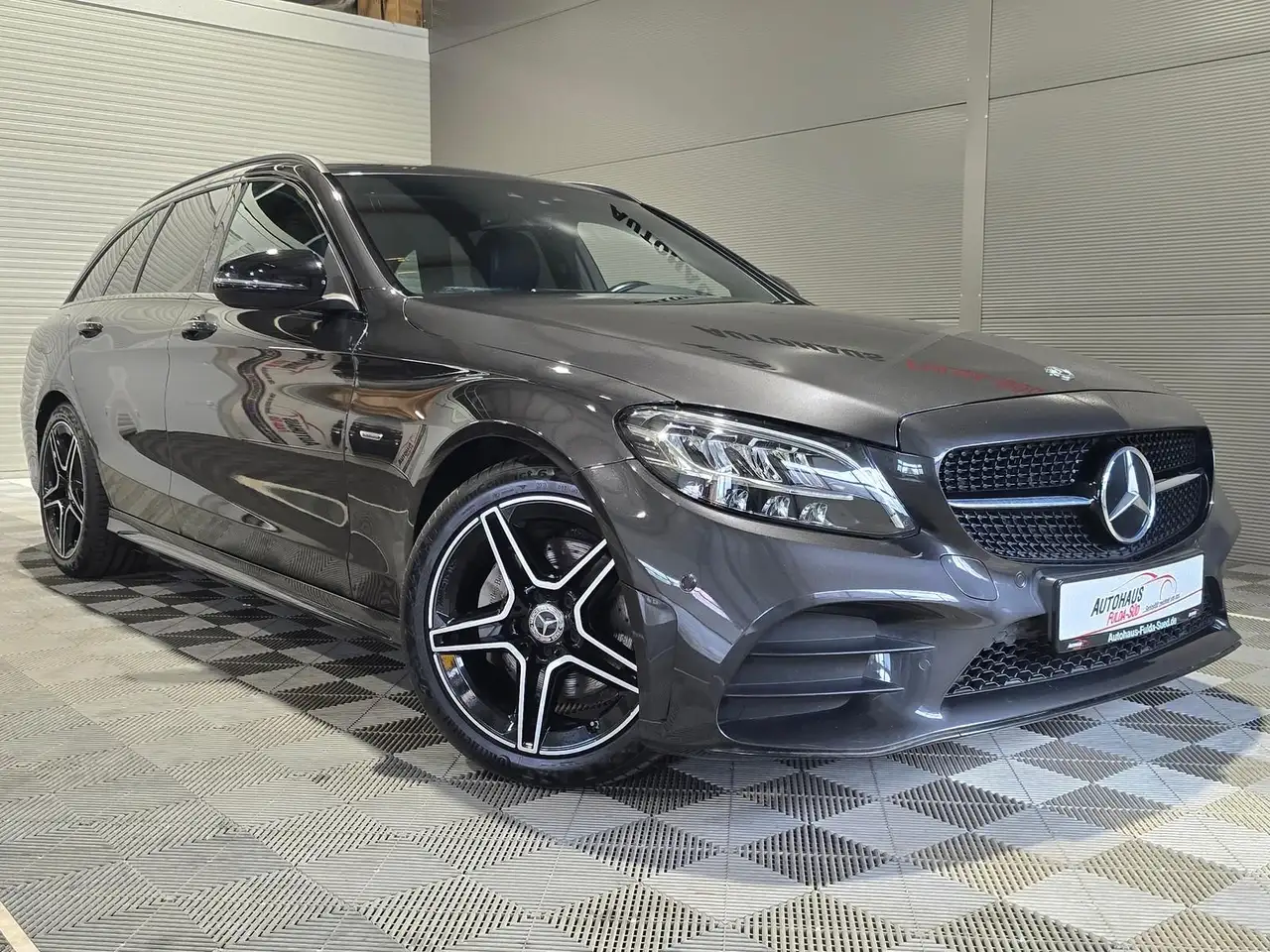 Mercedes-Benz C 220 d AMG-Line°Night Edition°RFK°LED°ACC°AHK°SH — photo 1 of 28