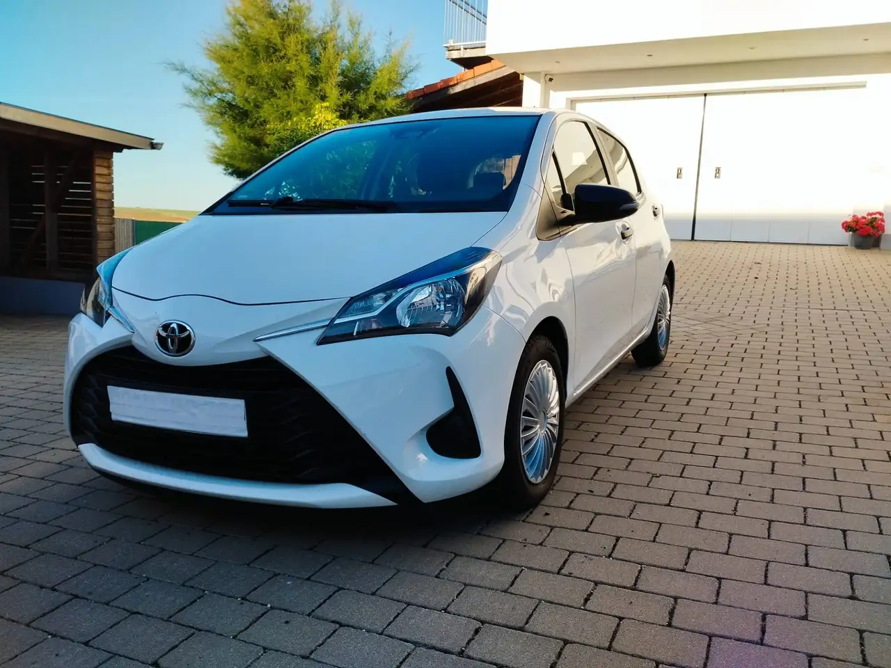 Toyota Yaris Yaris 1.0 * TÜV NEU * Klima * Bluetooth * Garagenwagen — photo 1 of 15