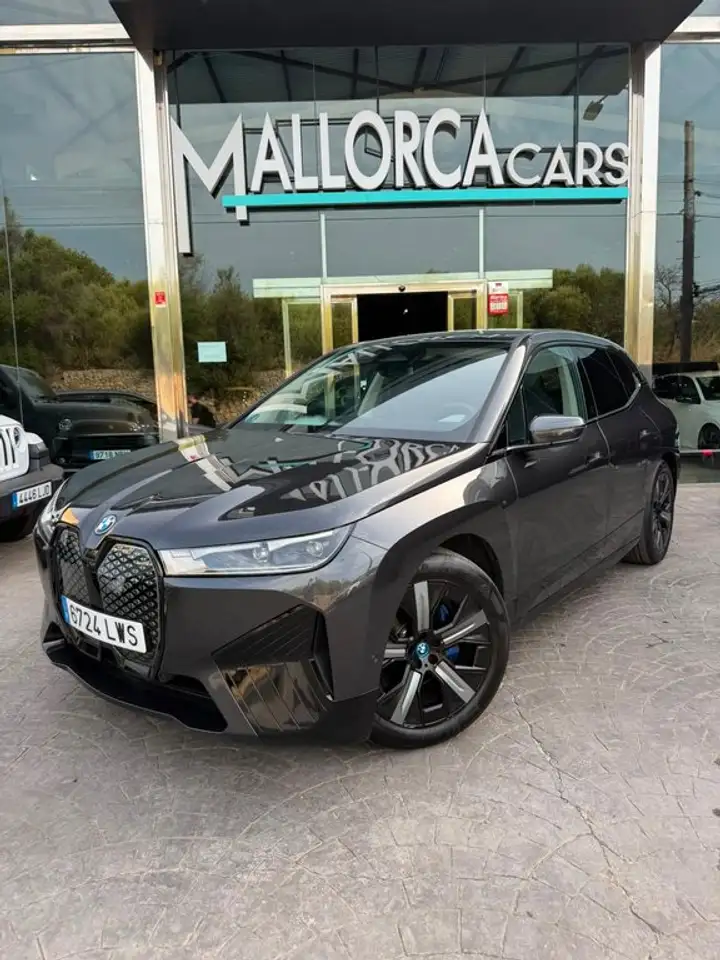 BMW iX xDrive 50 — photo 1 of 13
