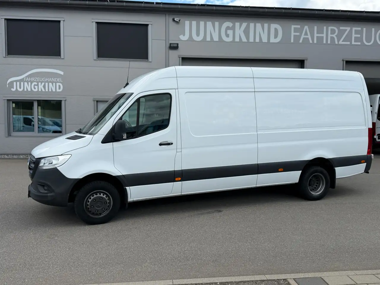 Mercedes-Benz Sprinter 517 CDI Maxi Lang Klima MBUX — photo 1 of 20