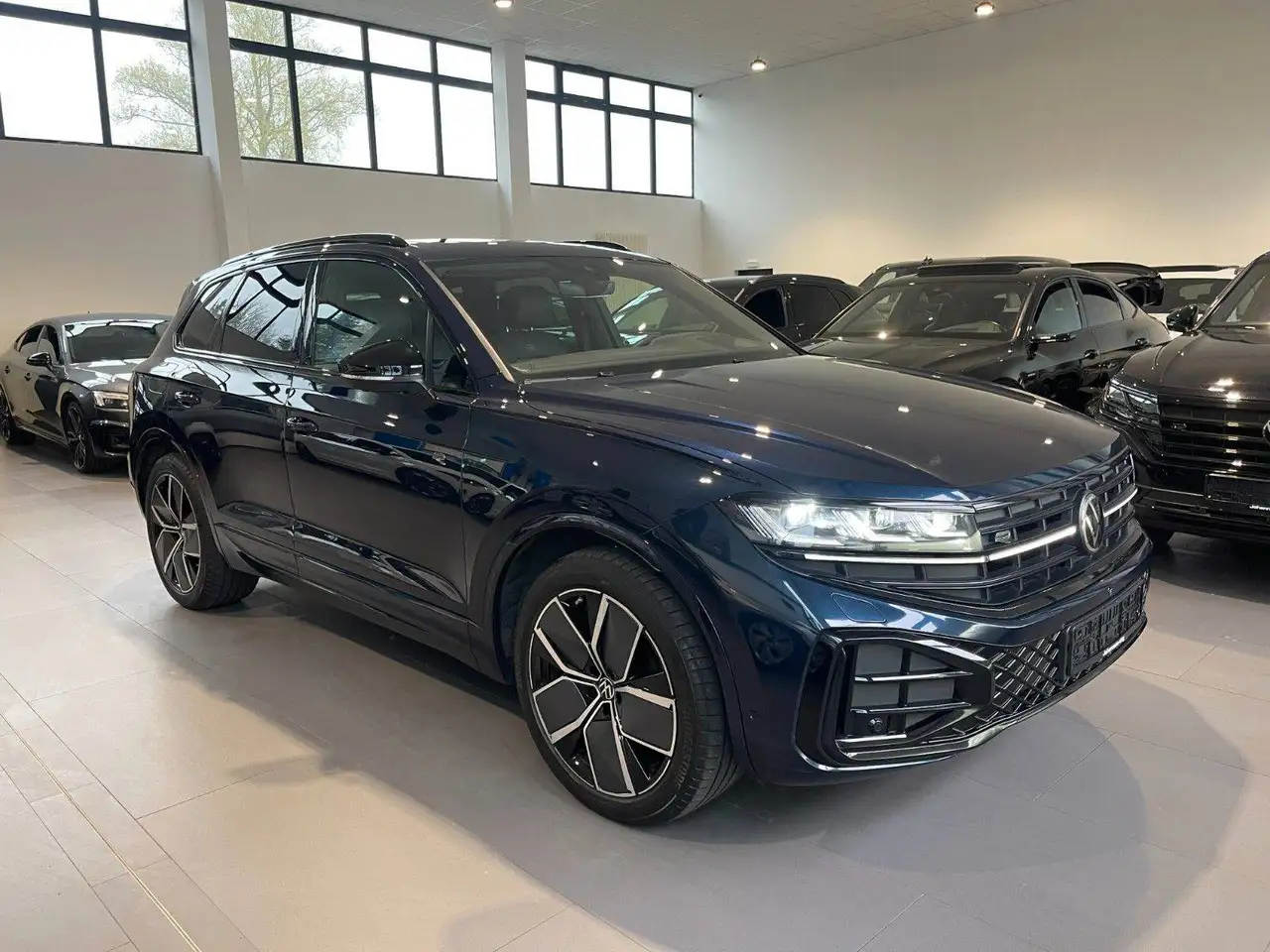 Volkswagen Touareg 3.0 TDI 210 kW 4Motion R-Line — photo 1 of 15