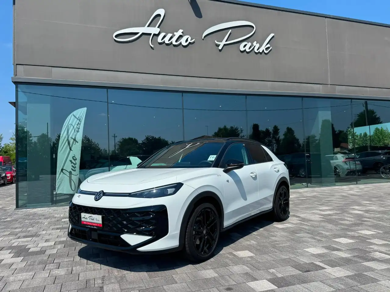 Volkswagen T-Roc 1.5 etsi R-Line 150cv dsg — photo 1 of 21