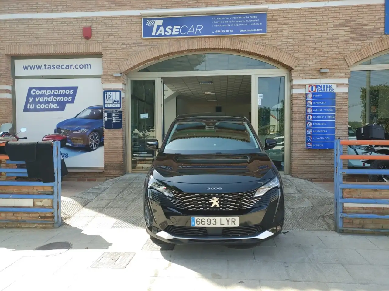 Peugeot 3008 1.5BlueHDi Allure Pack S&S 130 — photo 1 of 10
