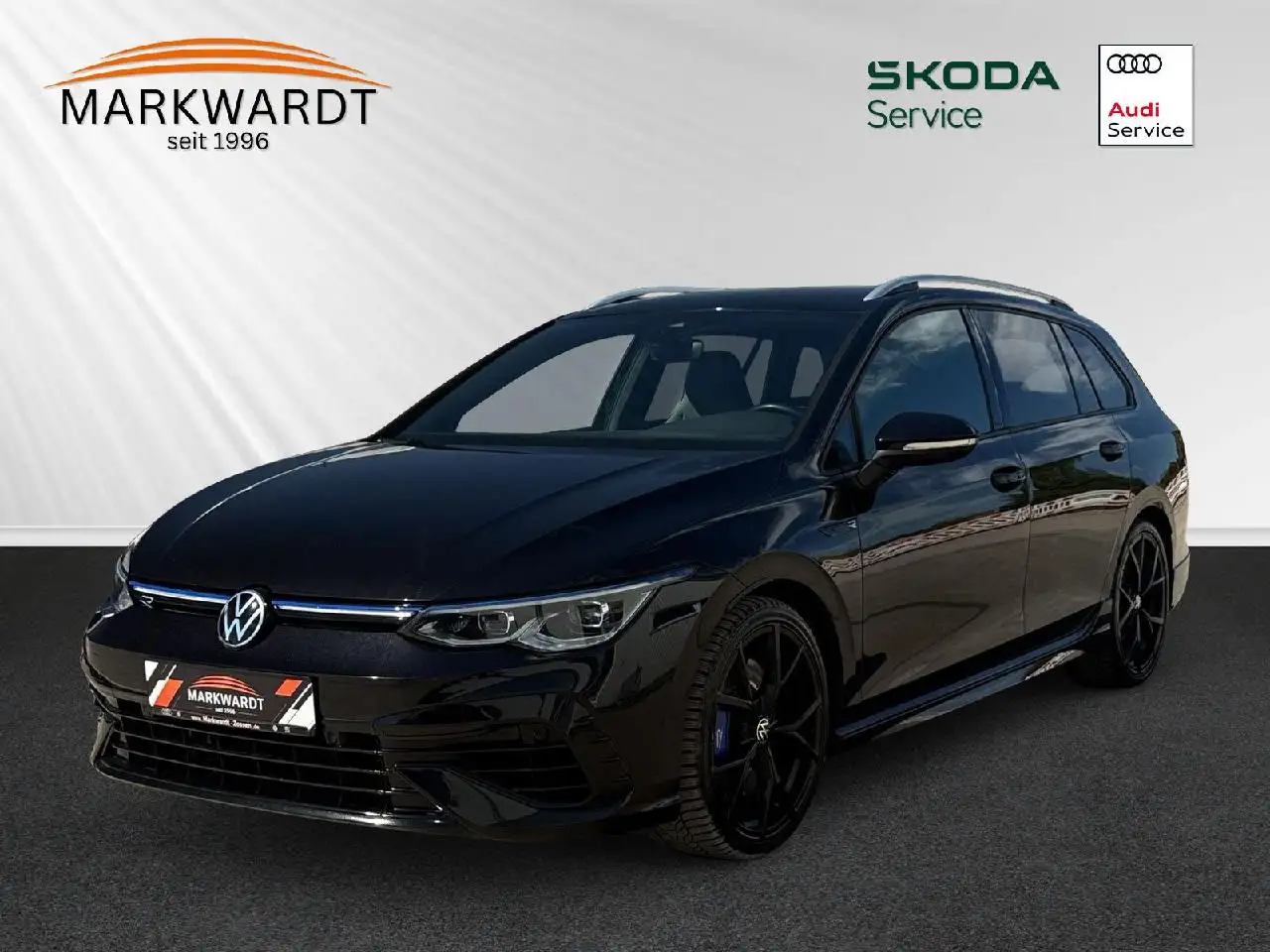 Volkswagen Golf Variant R 4Motion — photo 1 of 20
