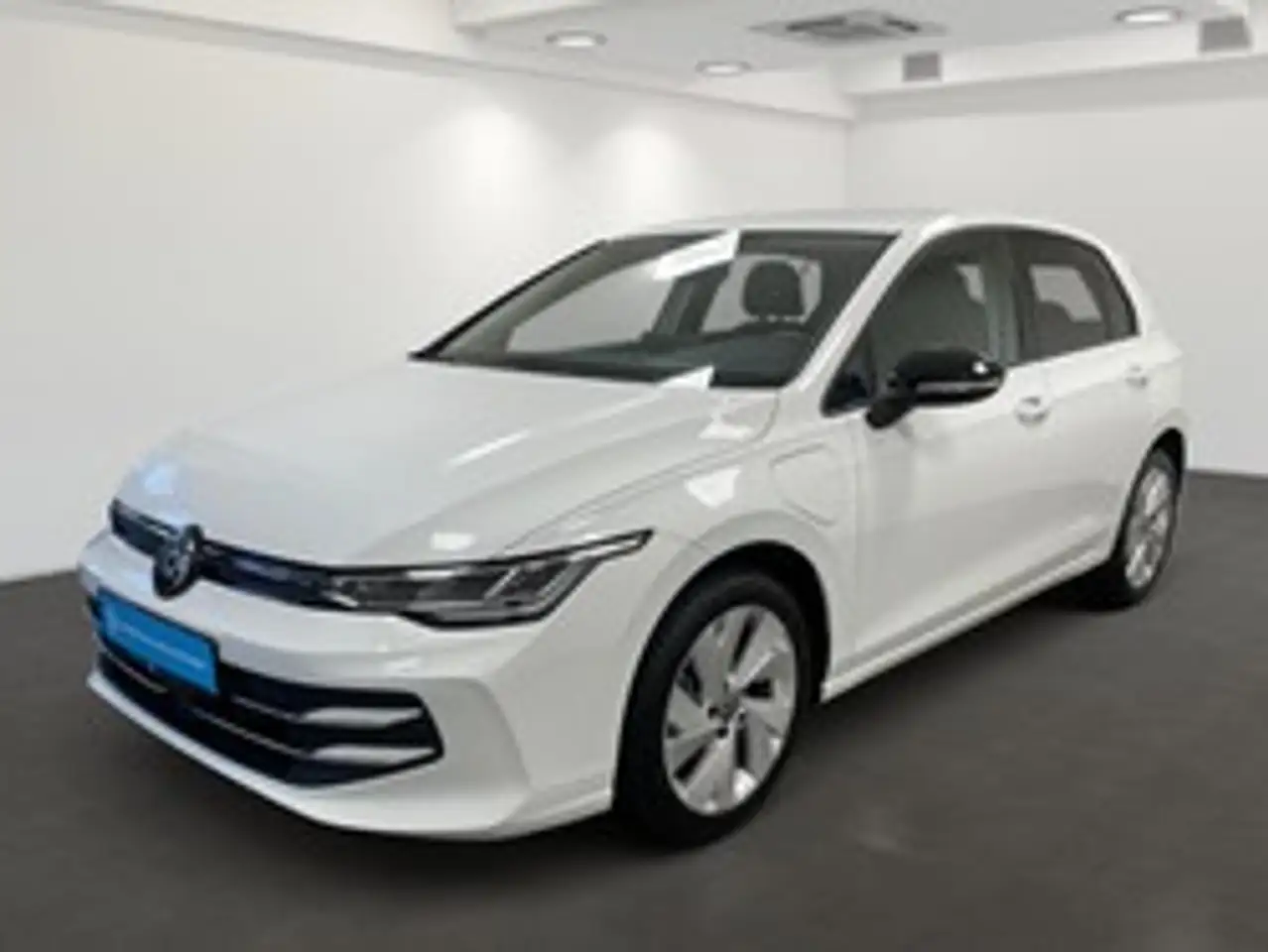 Volkswagen Golf VIII Lim. Energy 1.5 TSI eHybrid DSG - ACC LED SHZ — photo 1 of 4