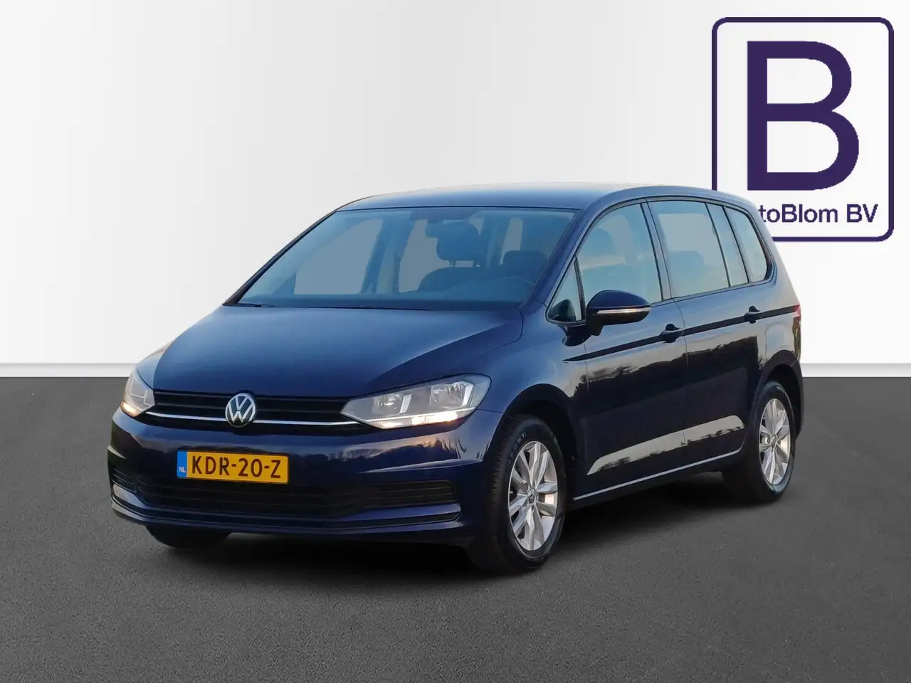 Volkswagen Touran 1.5 TSI Comfortline /Clima/Cruise/Navi/Parkh. V+A/ — photo 1 of 40