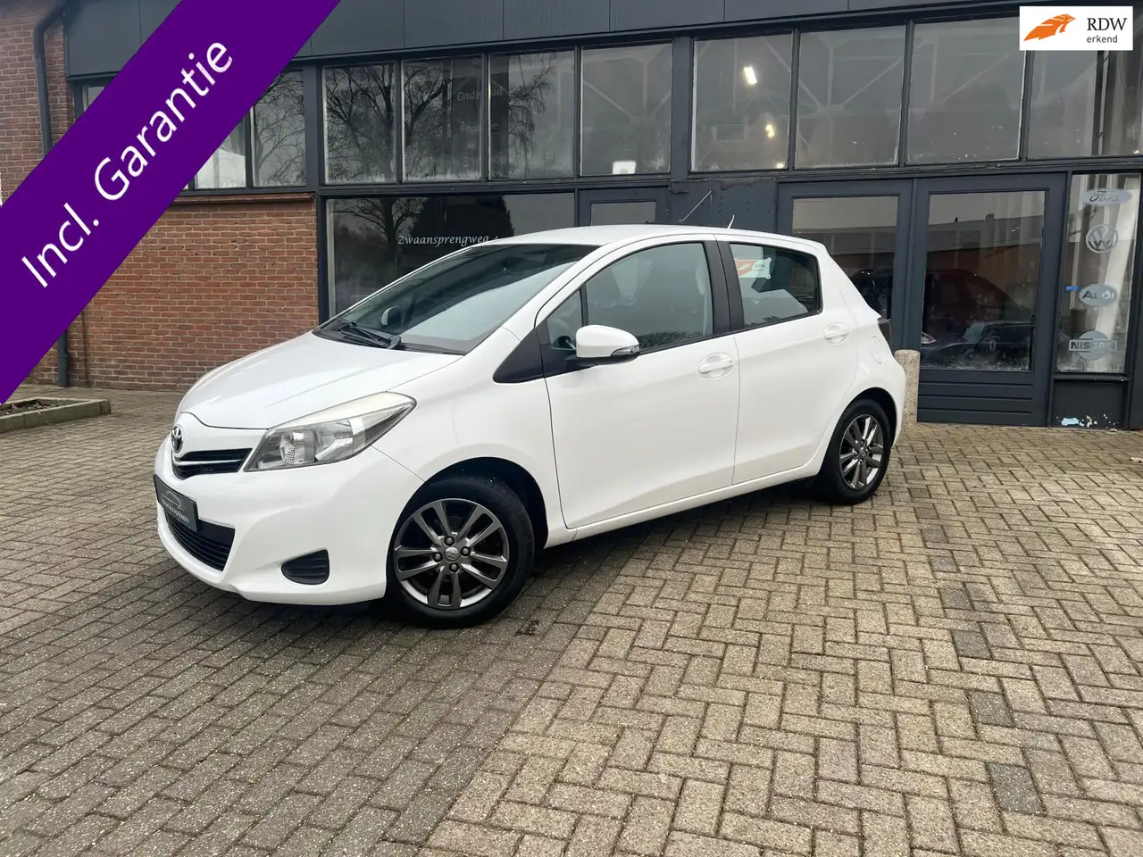 Toyota Yaris 1.3 VVT-i Aspiration, Airco, Navi, Sport — photo 1 of 21