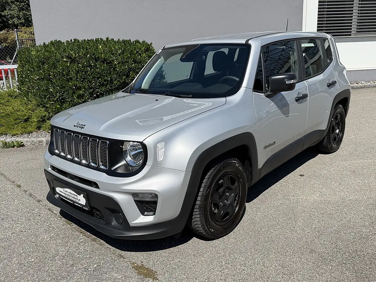 Jeep Renegade 1,0 MultiAir T3 FWD 6MT 120 Sport — photo 1 of 13