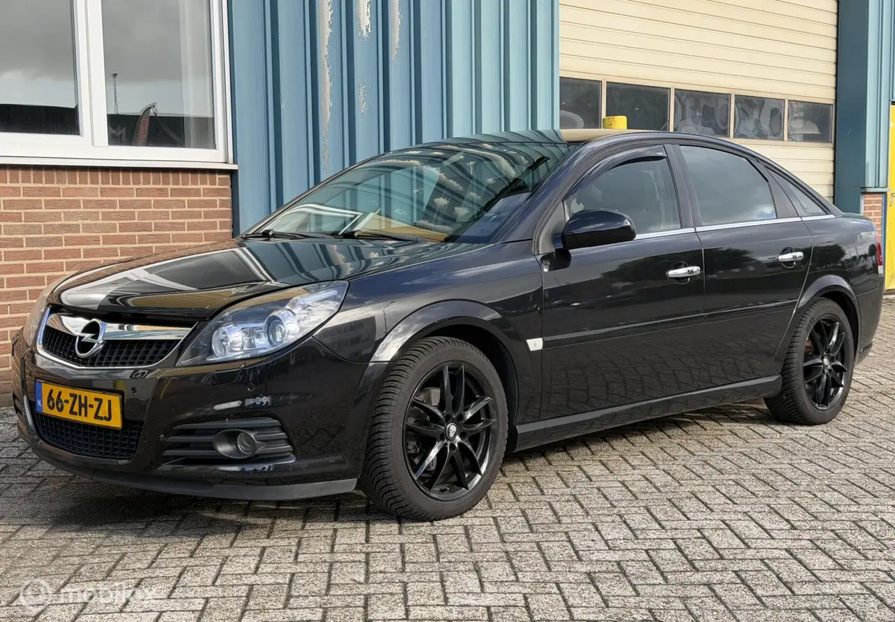 Opel Vectra GTS 2.2-16V Sport Cruise Clima Navi Trekhaak — photo 1 of 15