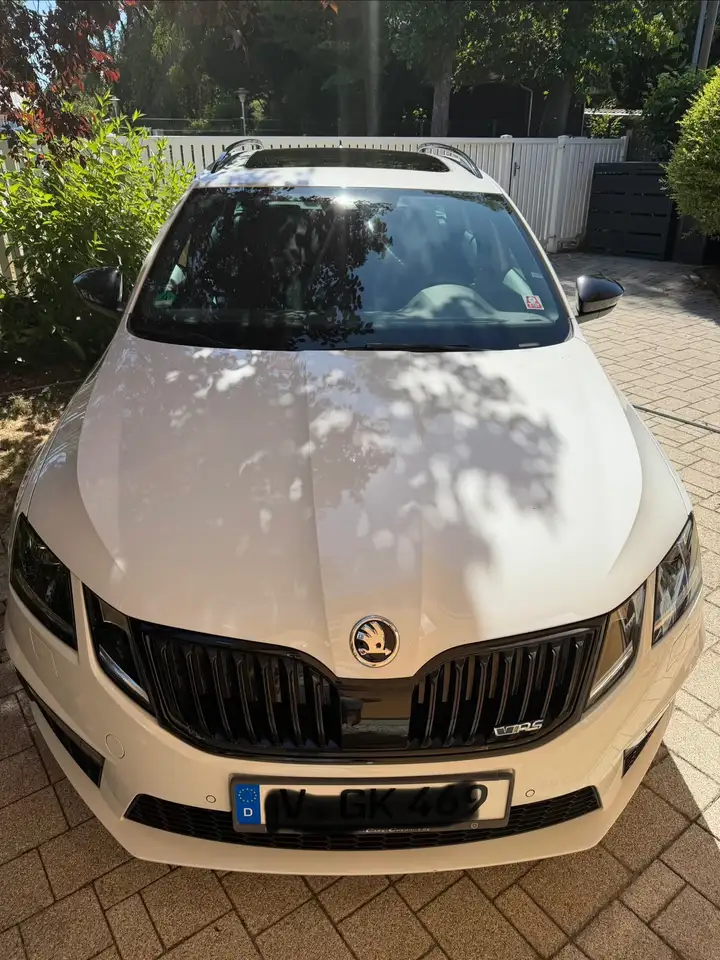 Skoda Octavia RS 245 2.0 TSI — photo 1 of 14