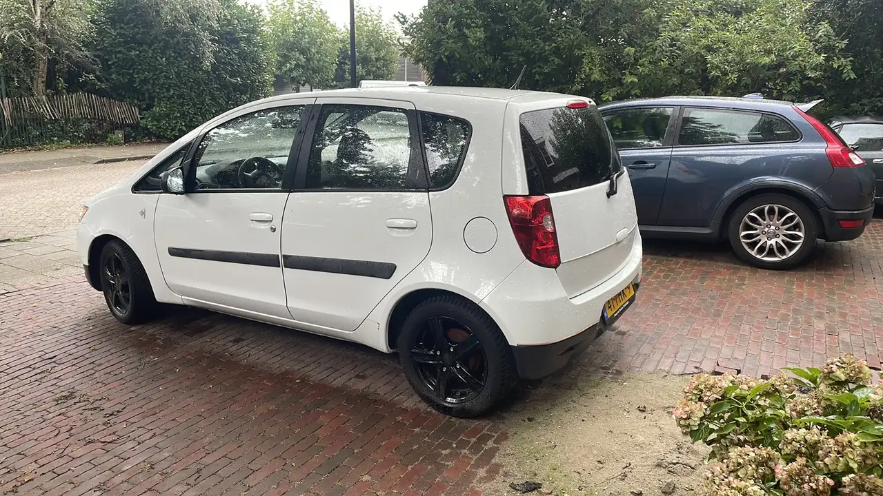 Mitsubishi Colt 1.1 Edition One — photo 1 of 11