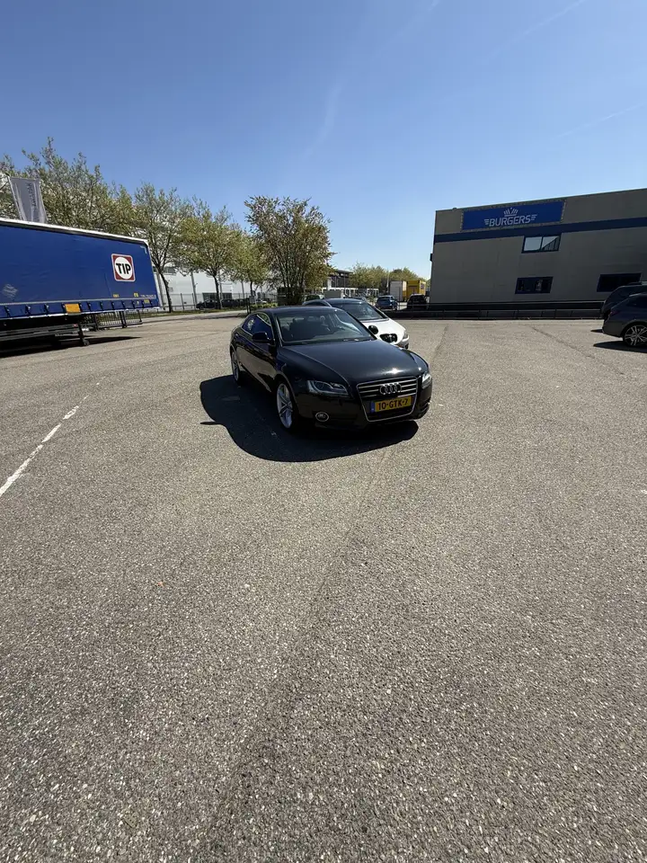 Audi A5 1.8 TFSI — photo 1 of 2