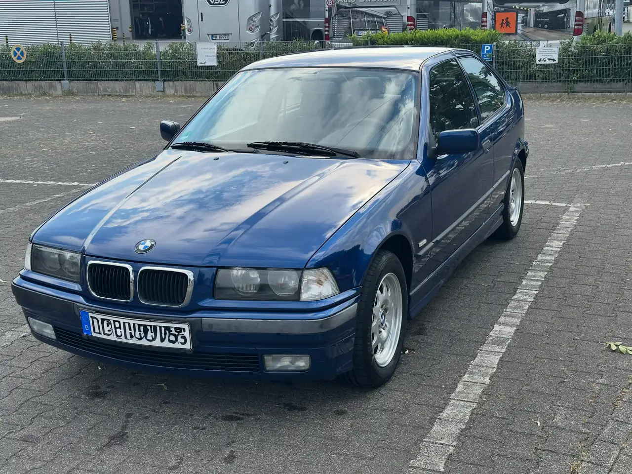 BMW 316 316i compact — photo 1 of 10