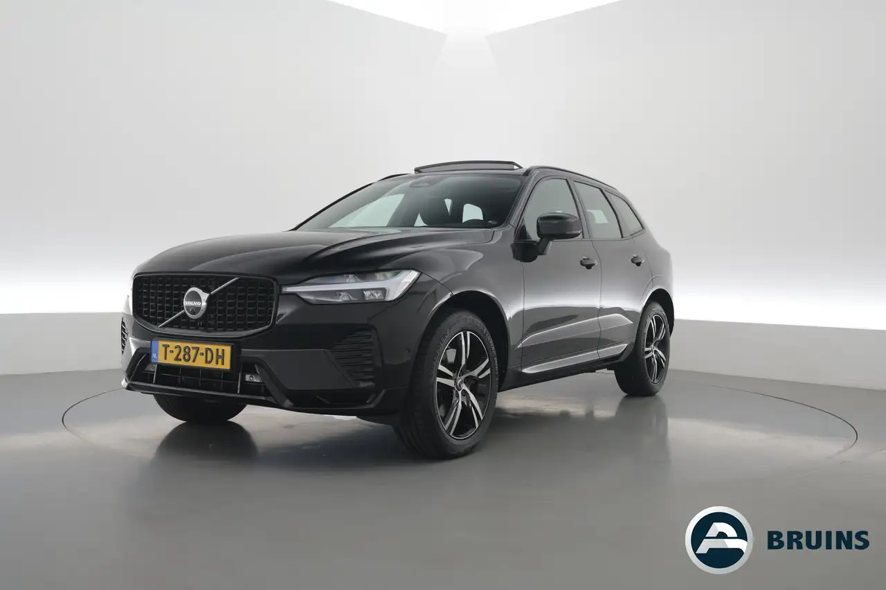 Volvo XC60 2.0 B4 R-Design | Pano | Trekhaak | 360Cam | H&K a — photo 1 of 40