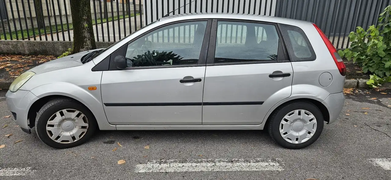 Ford Fiesta 5p 1.2 Silver ctx — photo 1 of 5