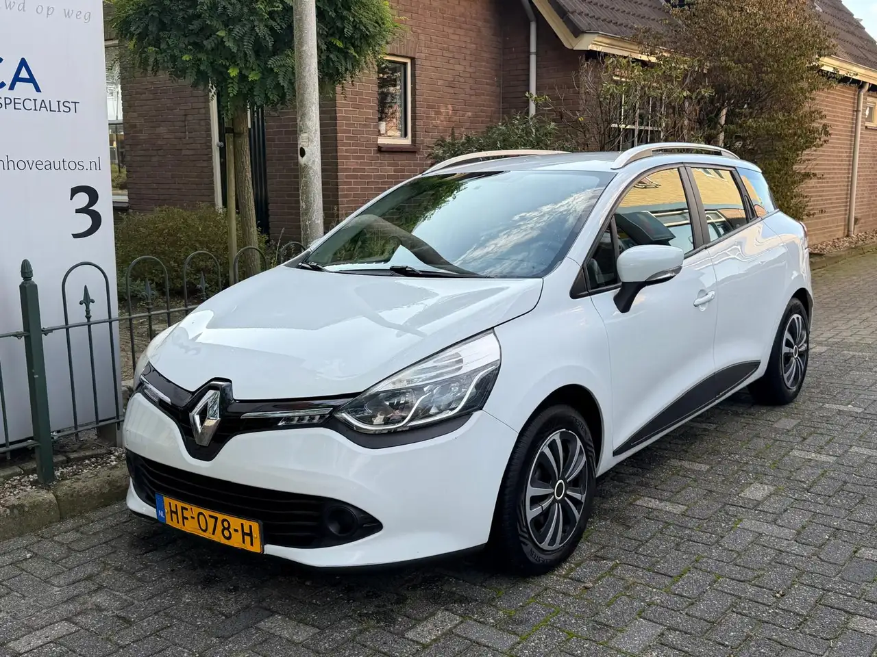 Renault Clio Estate 1.5 dCi ECO Expression — photo 1 of 36