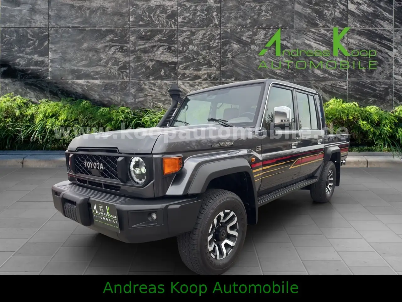 Toyota Land Cruiser GRJ 79 DC LX-Z Automatik LED Leder — photo 1 of 18