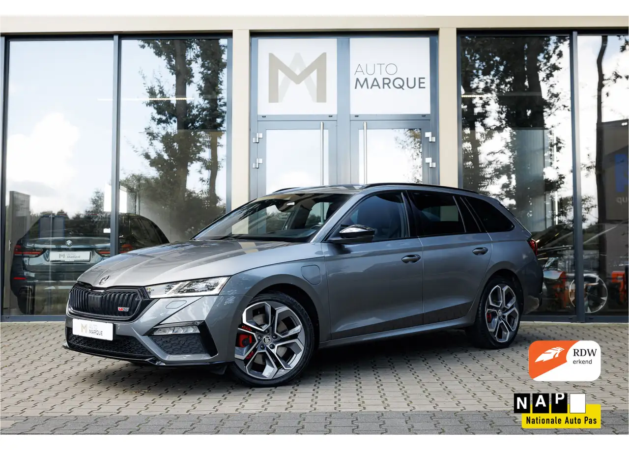 Skoda Octavia Combi 1.4 TSI RS iV PHEV | Business | Matrix Beam — photo 1 of 36