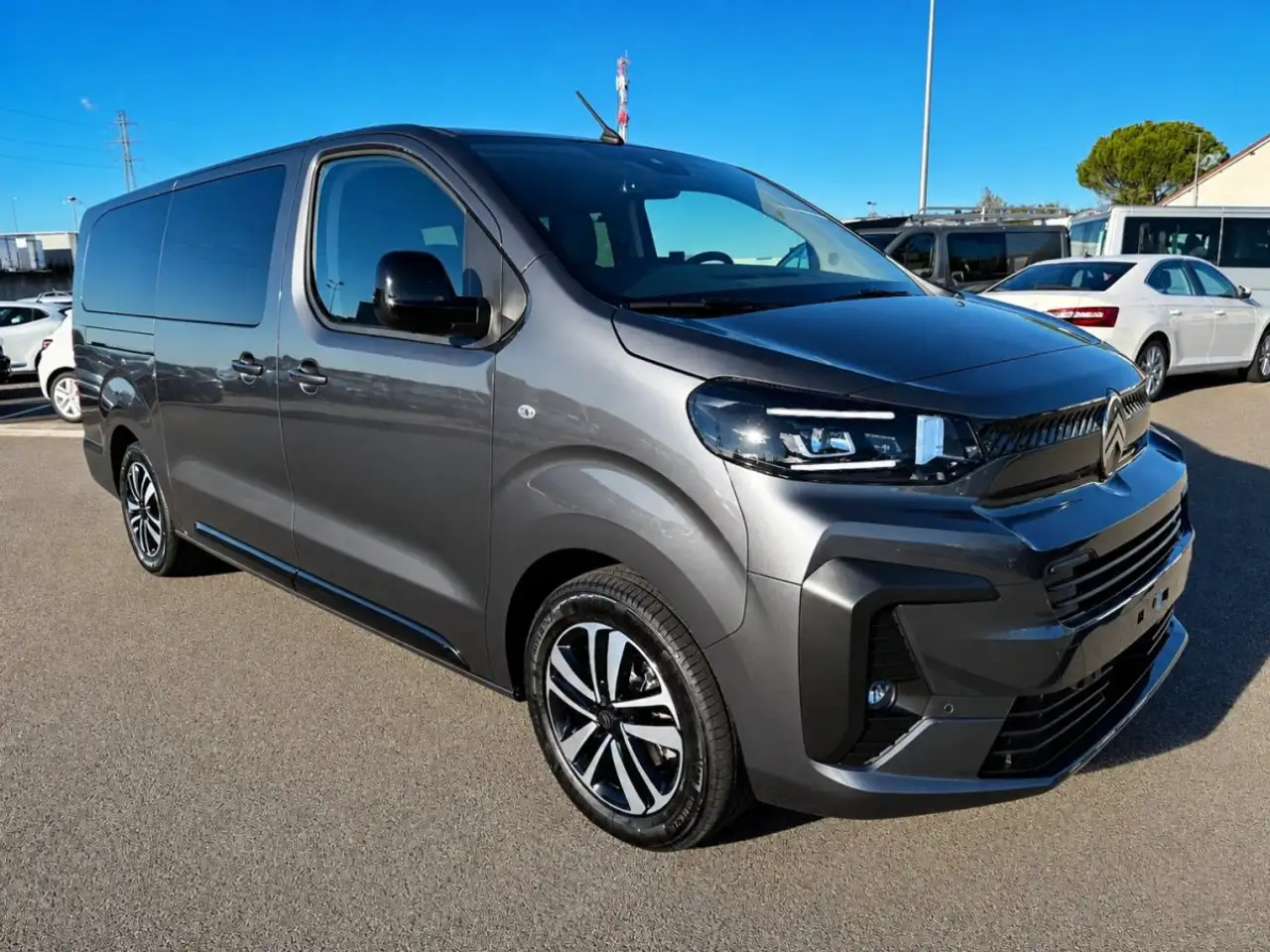 Citroen Spacetourer XL 2.2 D 180 S&S EAT8 Business Pack — photo 1 of 34