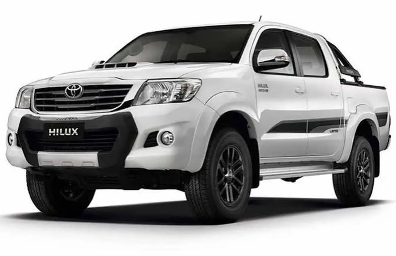 Toyota Hilux Hilux 3.0 d-4d double cab SR auto IN ARRIVO — photo 1 of 1