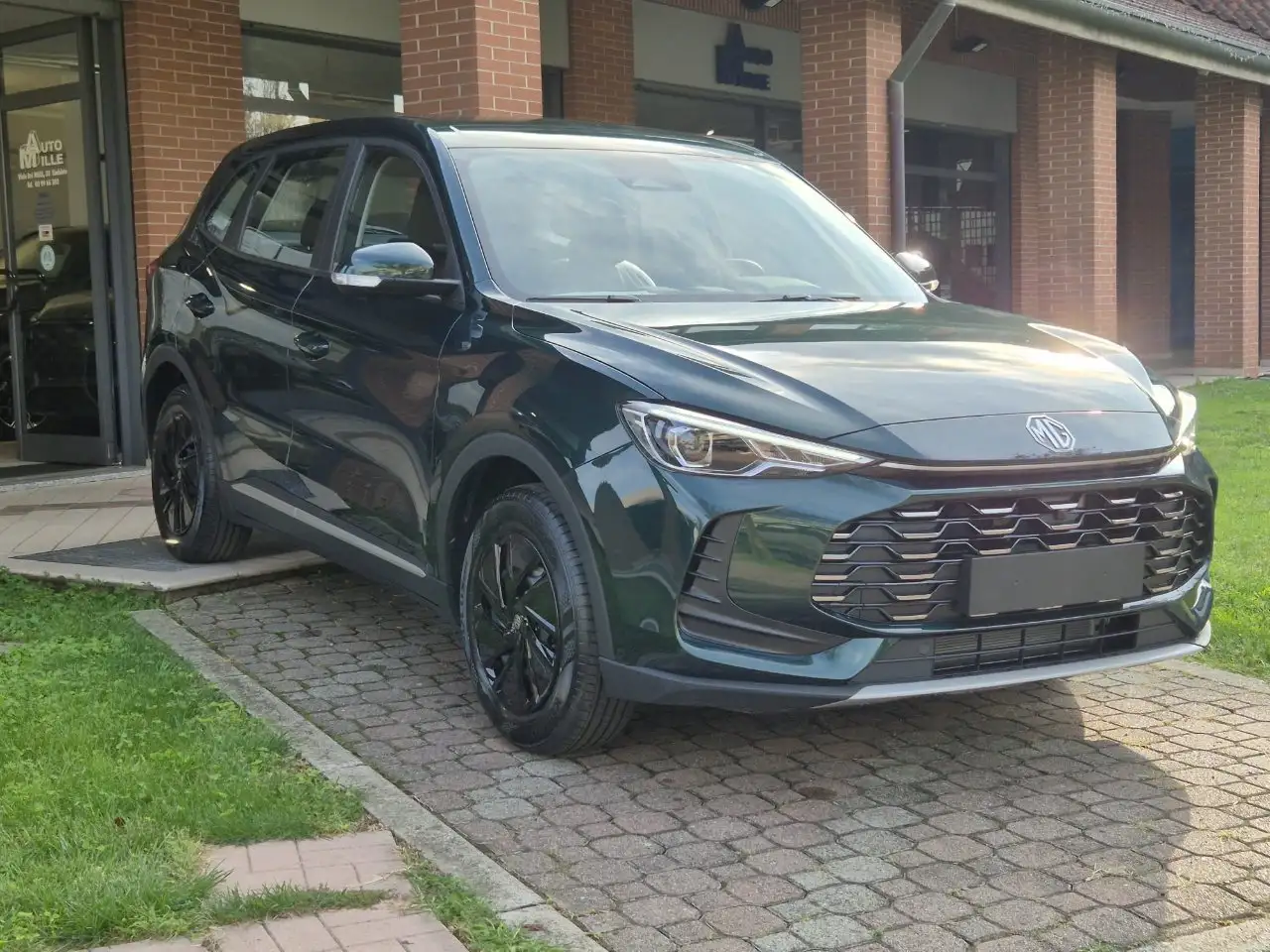 MG ZS 1.5 hybrid+ Standard auto *PROMO* — photo 1 of 11